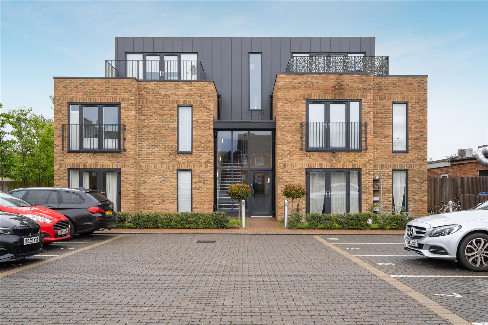 Queens Gate, Windsor Osborne Heath