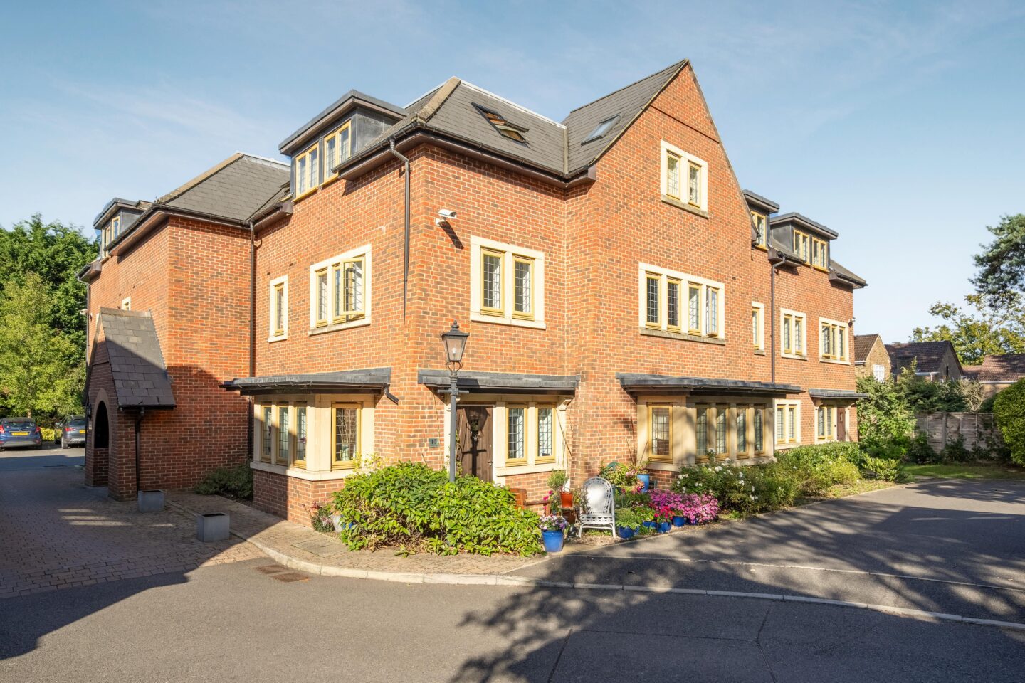 Vernon Court, Ascot