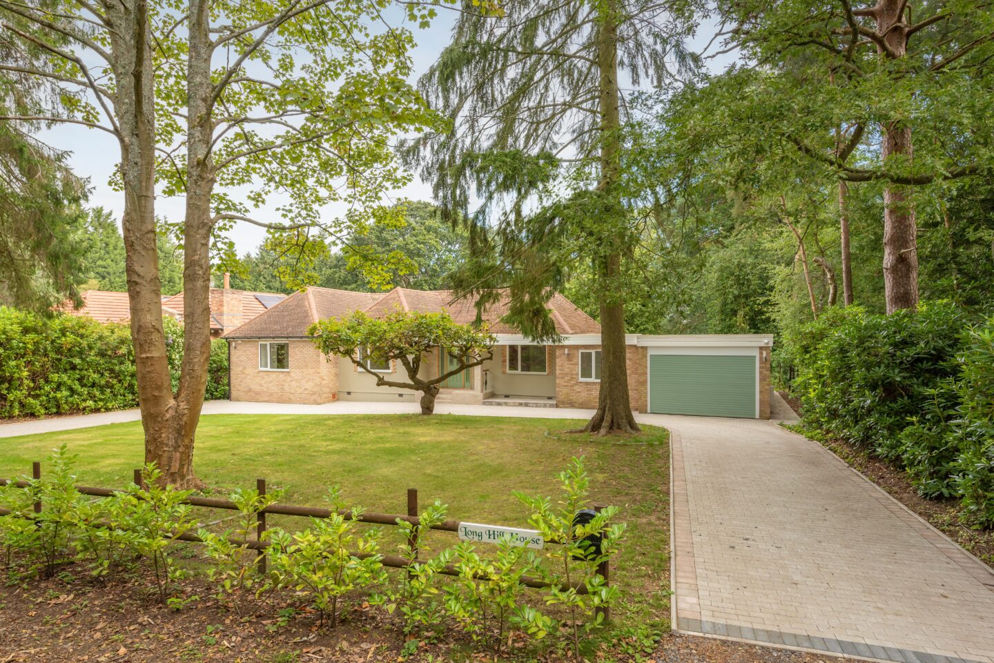 Long Hill Road, Warfield