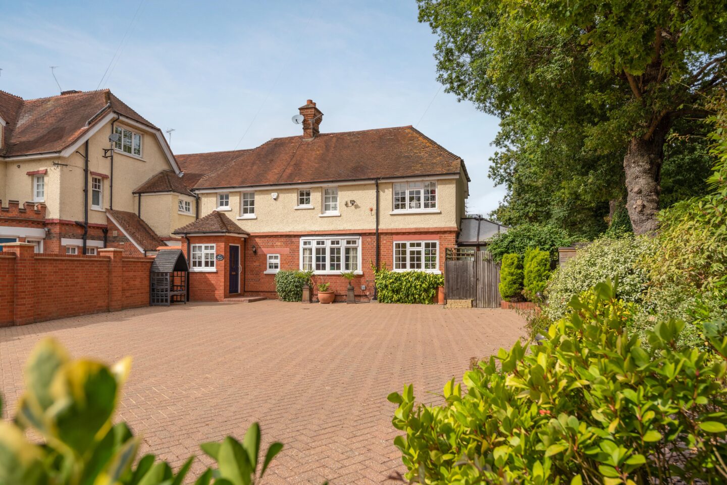 The Avenue, Ascot
