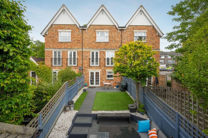 Fernbank Road, Ascot