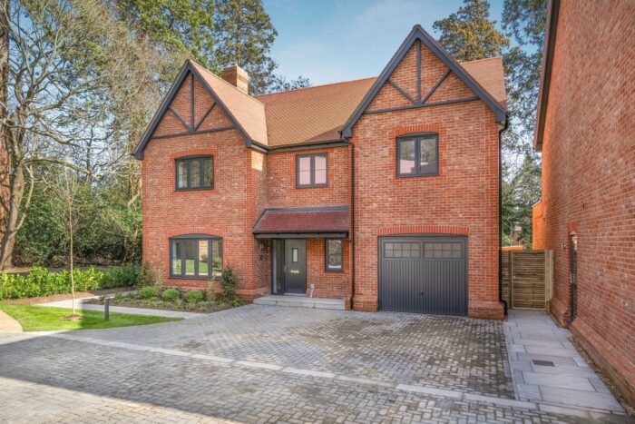 Westwood Grove, Ascot