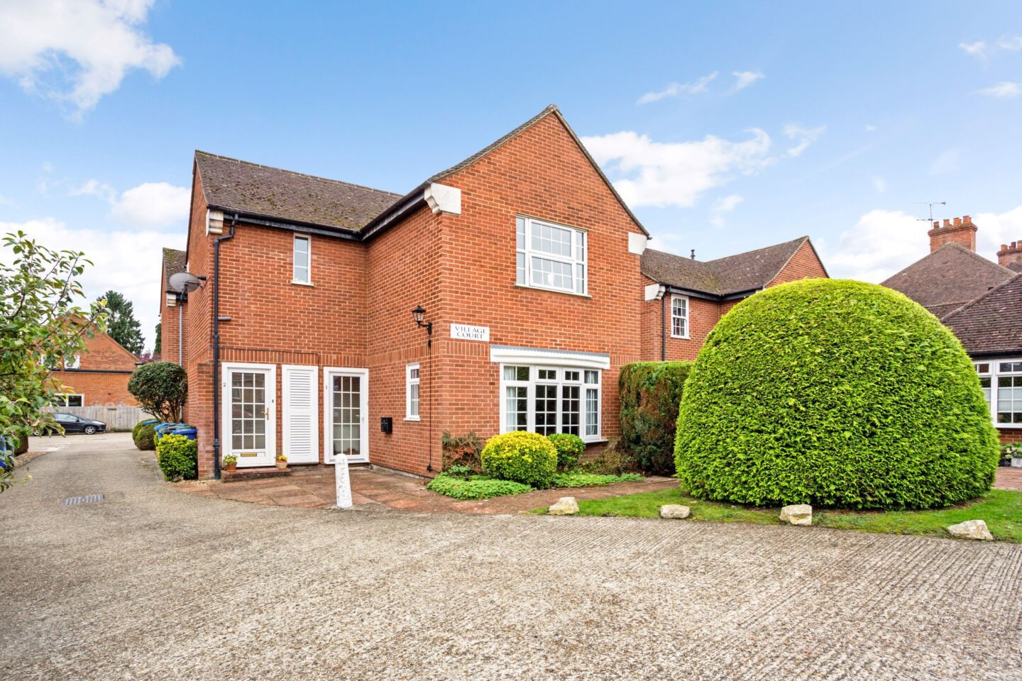 Village Court, Sunninghill