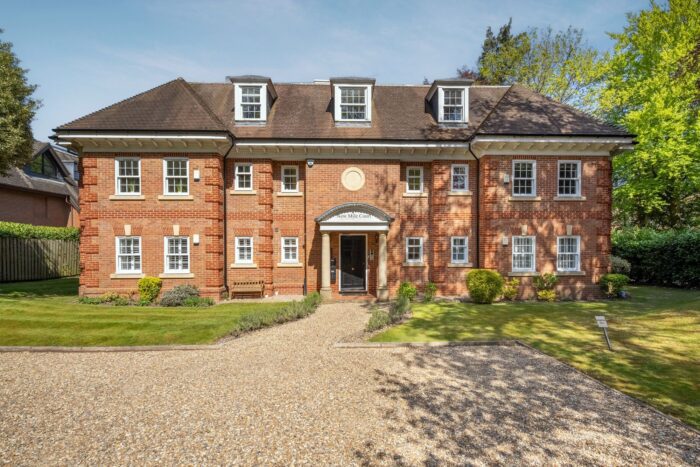 New Mile Court, Ascot