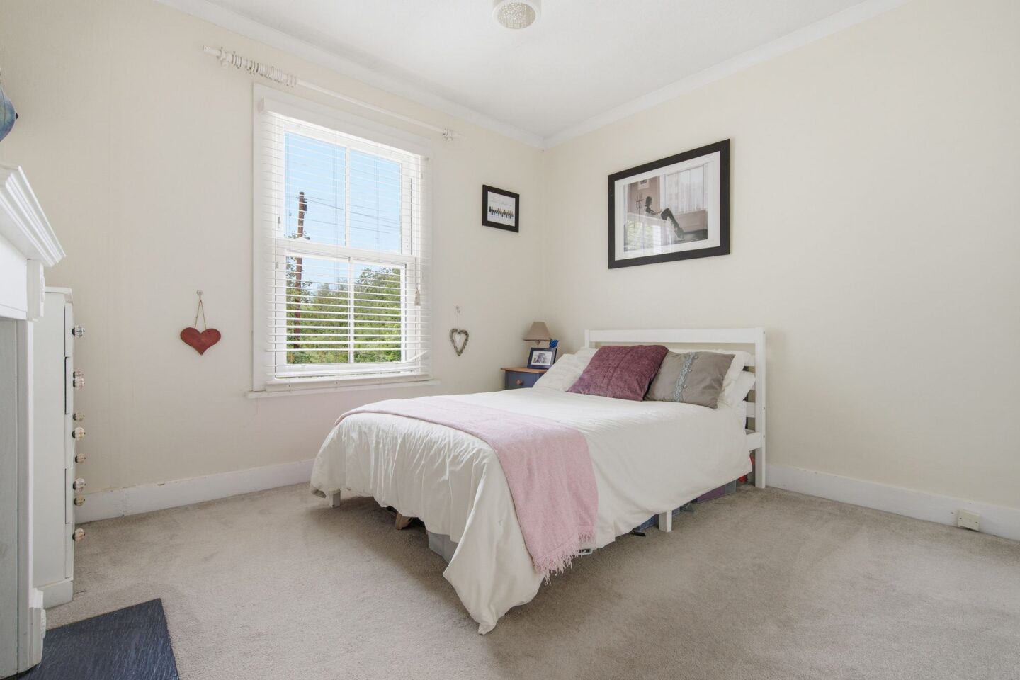 bed1.jpg
