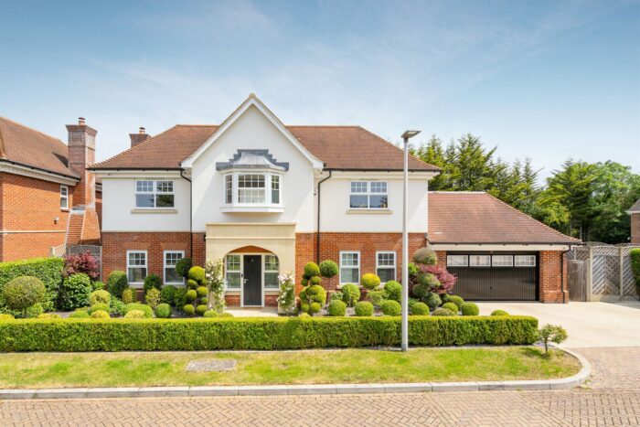 Mayfield Place, Winkfield