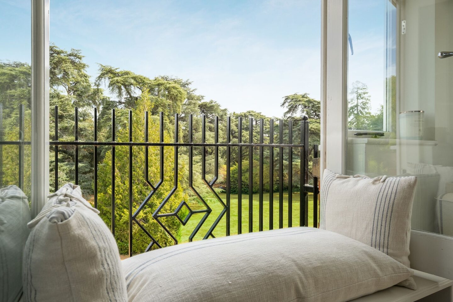 13LambtonHouseLongbourn-6.jpg