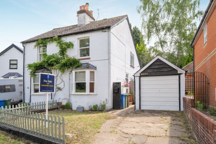 Long Hill Road, Ascot