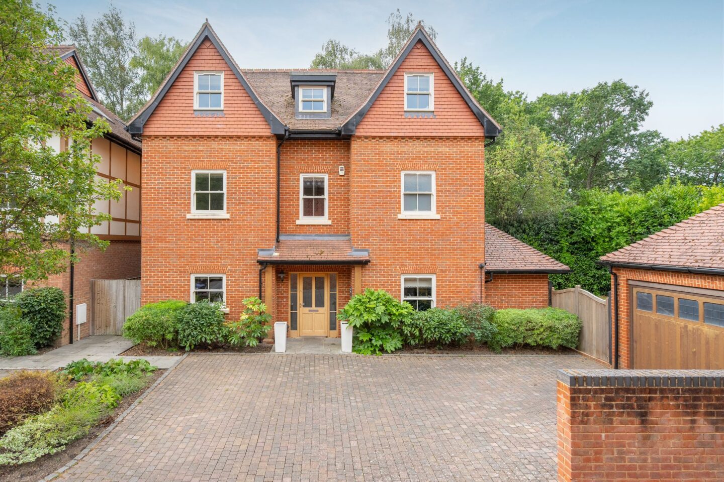 Queensbury Gardens, Ascot